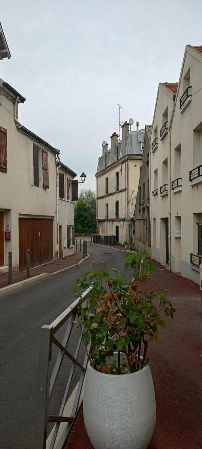 Studio Meuble A Bougival Dış mekan fotoğraf